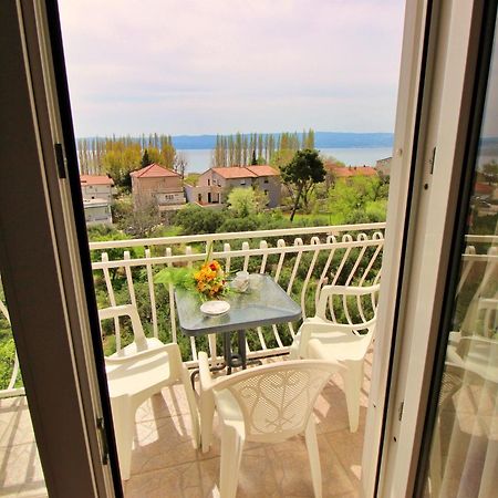 Apartments Marusic Omis Bagian luar foto