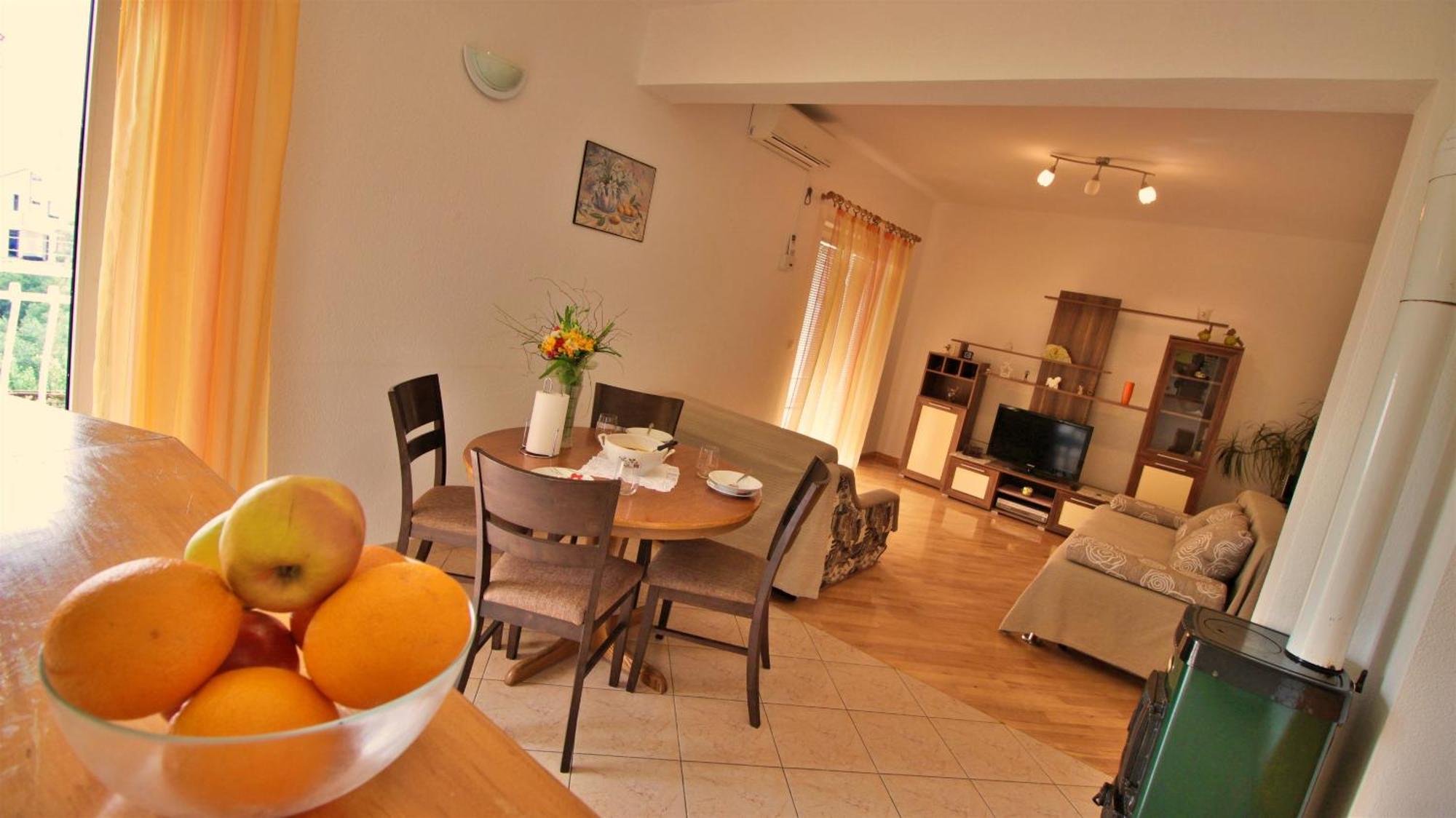 Apartments Marusic Omis Bagian luar foto