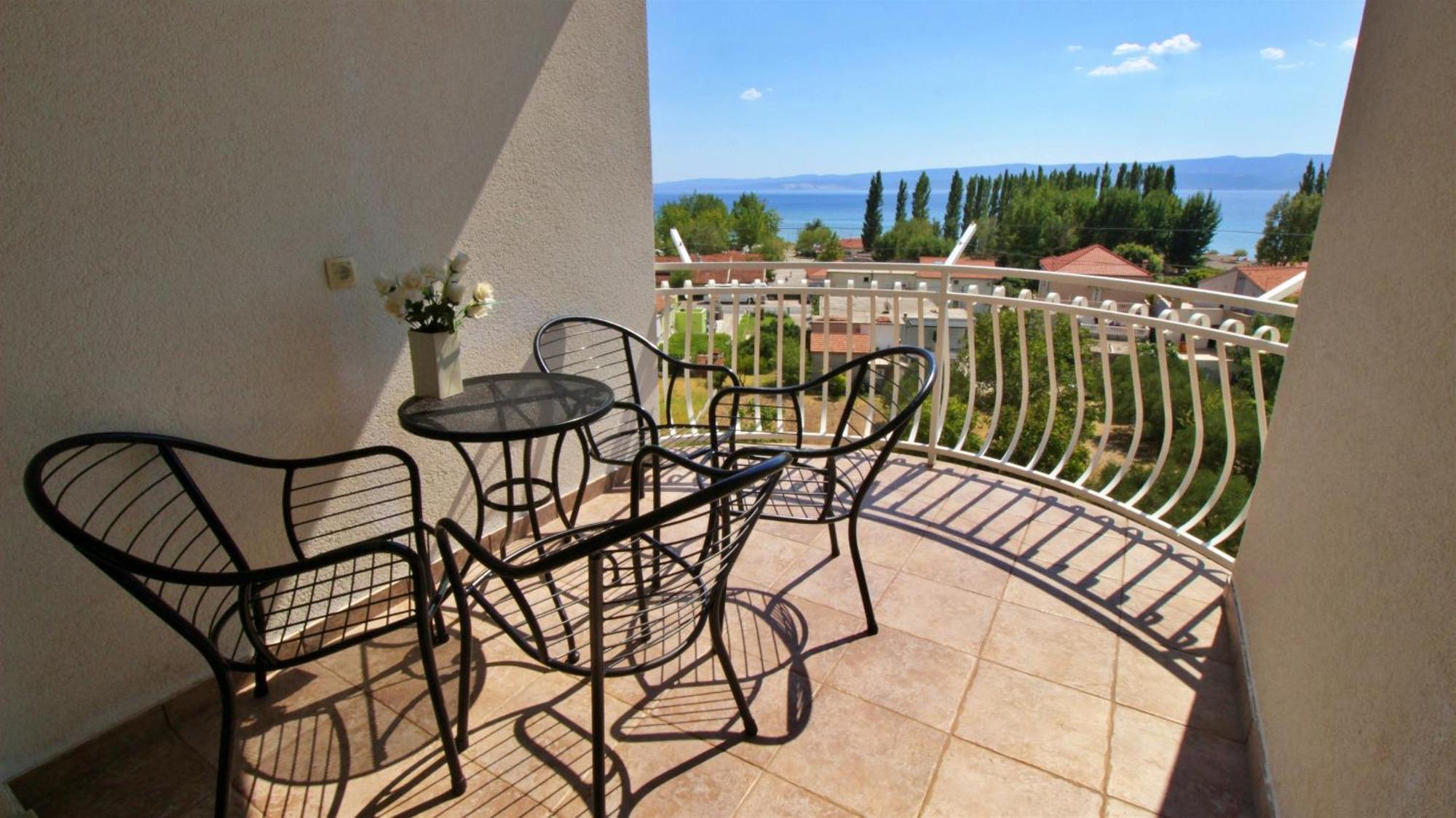 Apartments Marusic Omis Bagian luar foto