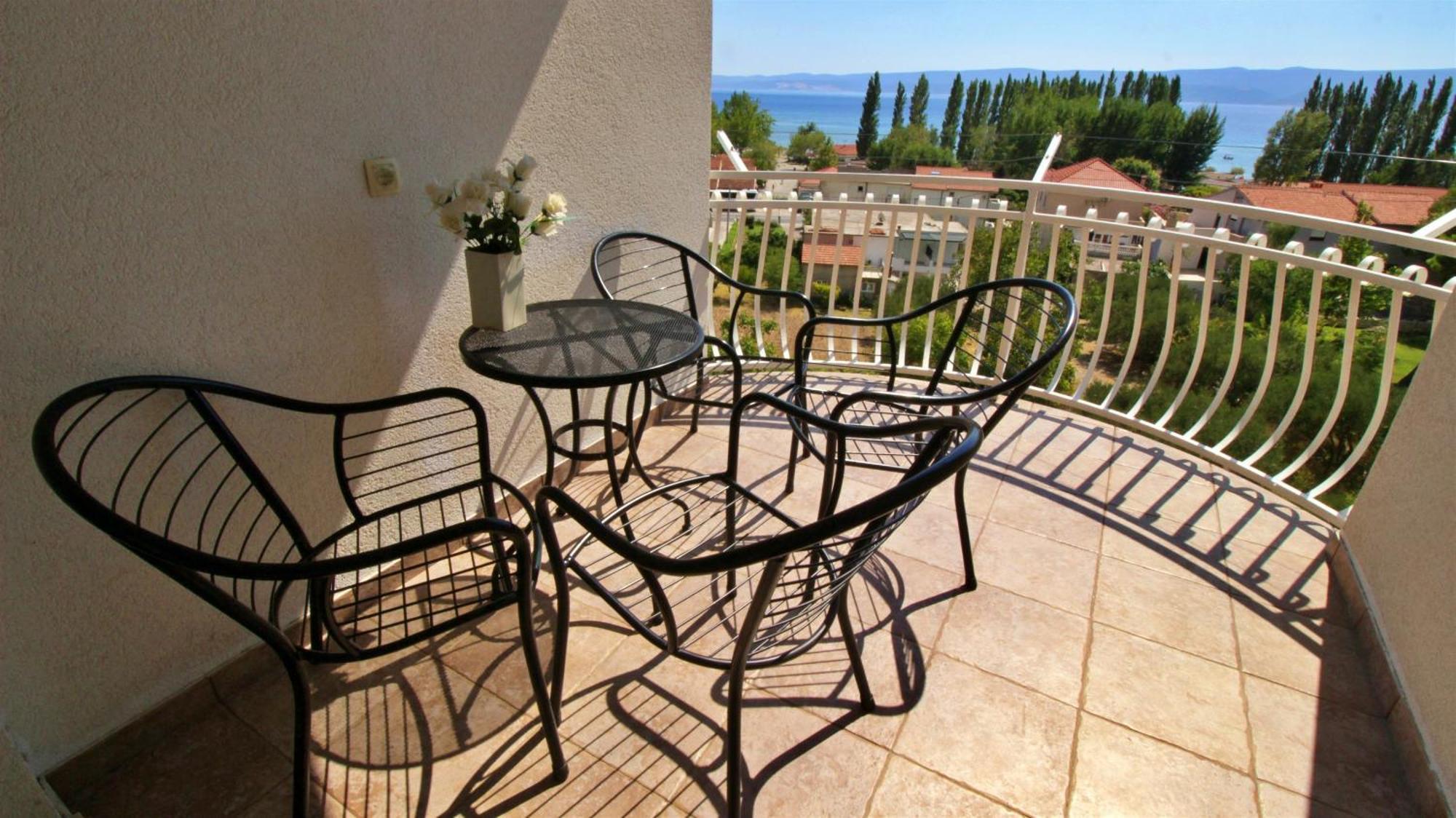 Apartments Marusic Omis Bagian luar foto