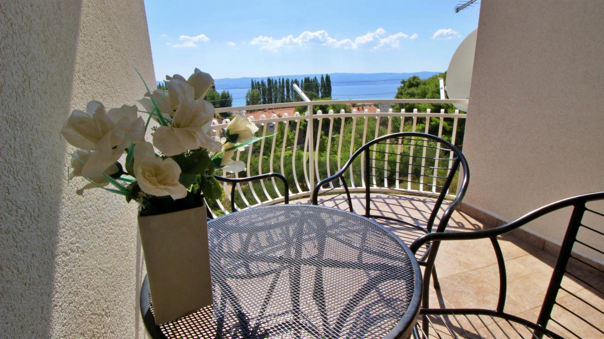 Apartments Marusic Omis Bagian luar foto
