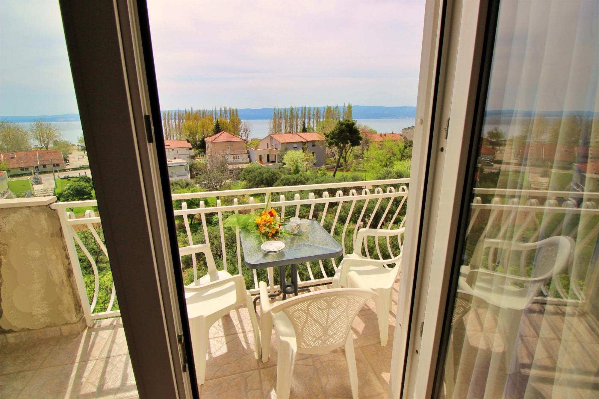 Apartments Marusic Omis Bagian luar foto